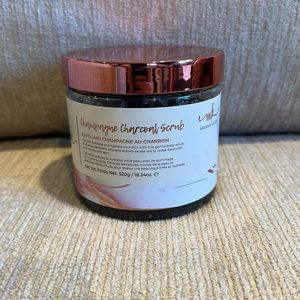 Manna Kadar Champagne Charcoal Scrub